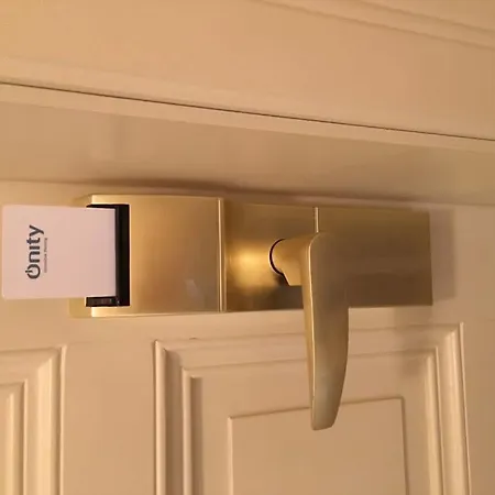 Halkrooms براغ