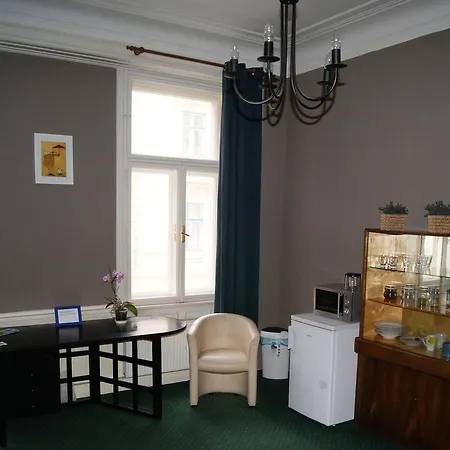 Halkrooms براغ