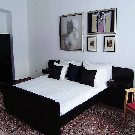 Pensionat Halkrooms 4*