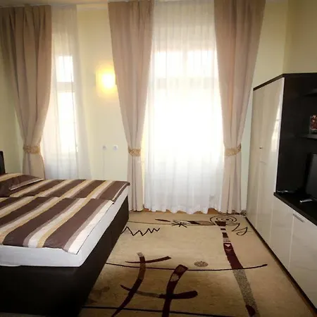 Halkrooms 4* Prag