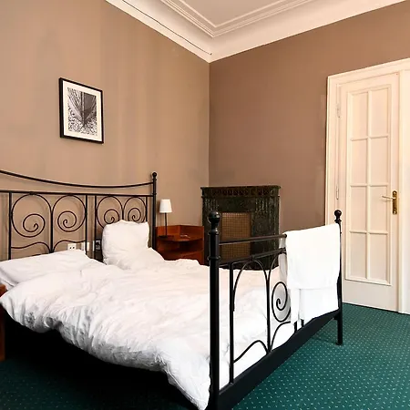 Pensionat Halkrooms 4*